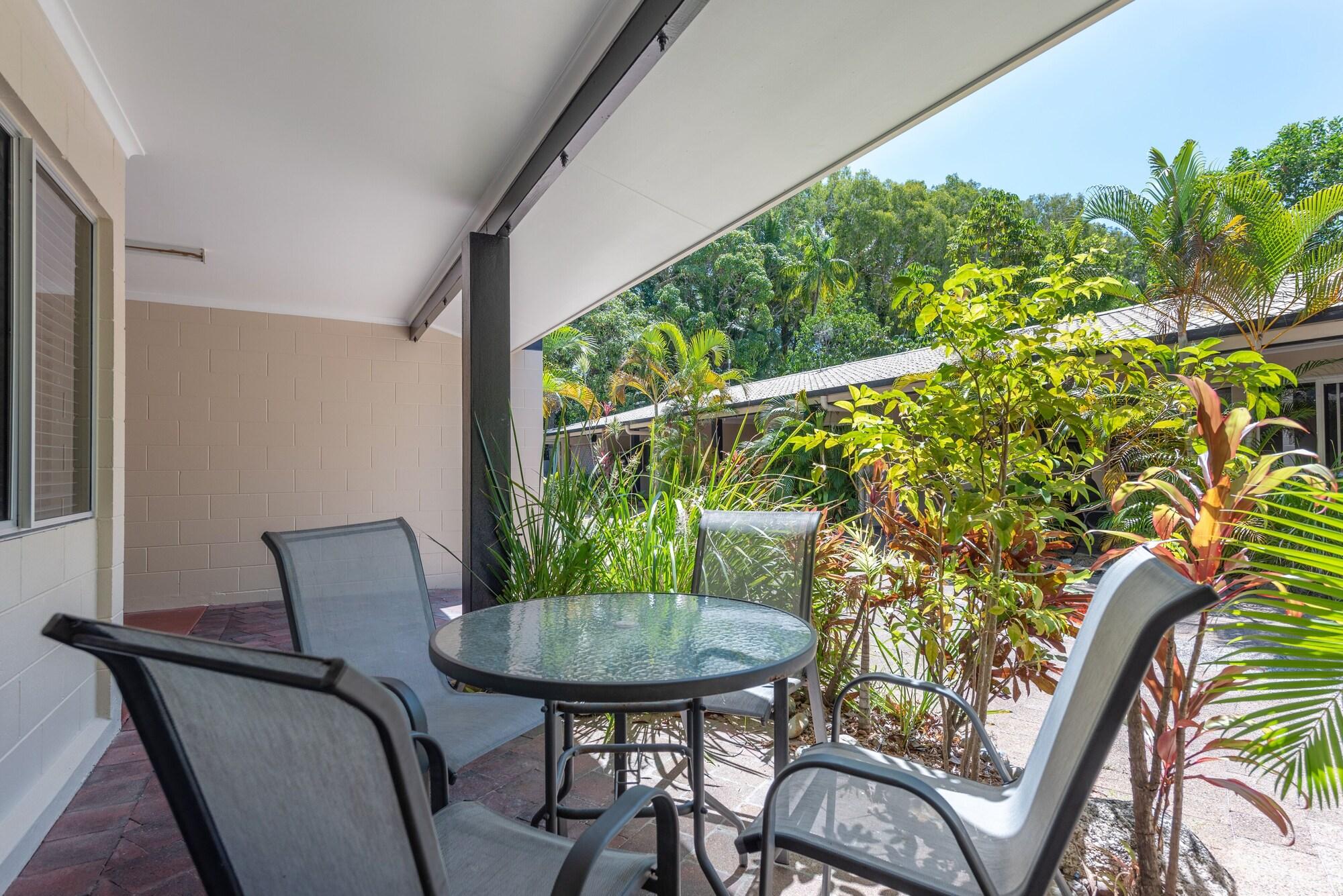 Lychee Tree Holiday Apartments Port Douglas Extérieur photo