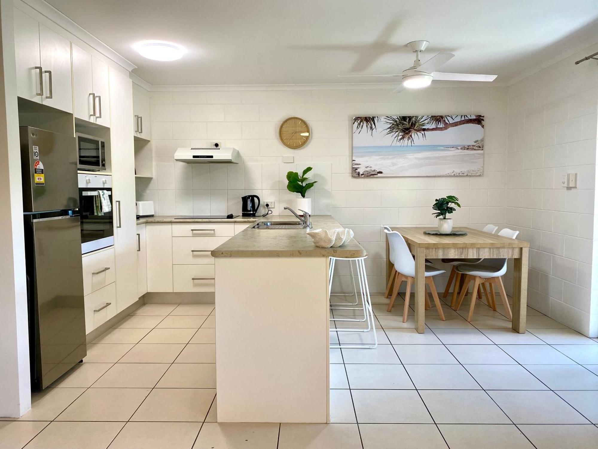 Lychee Tree Holiday Apartments Port Douglas Extérieur photo
